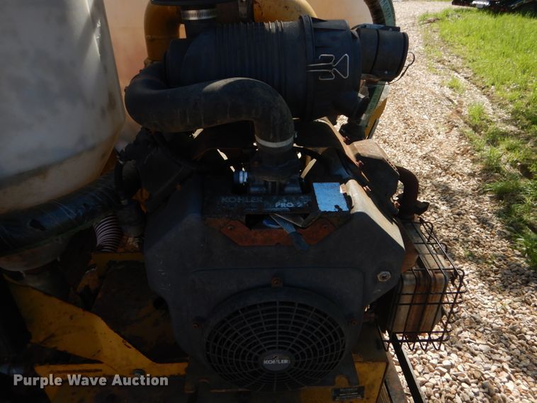 image for item IY9714 1998 Peterbilt 377  flatbed truck