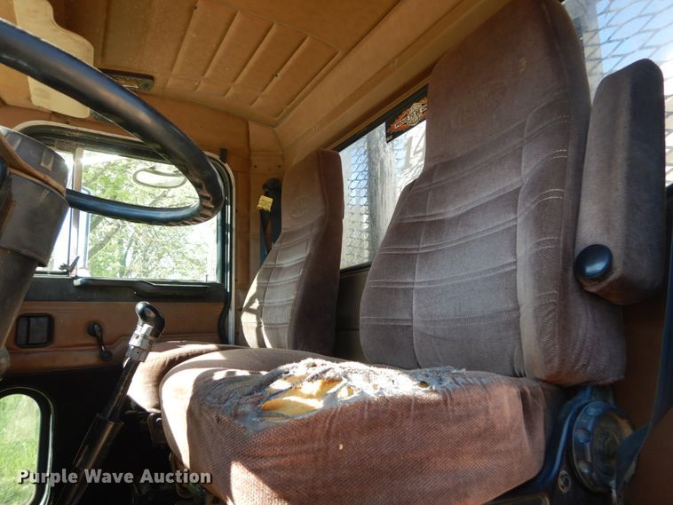 image for item IY9714 1998 Peterbilt 377  flatbed truck