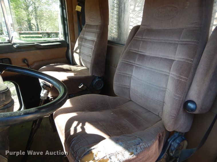 image for item IY9714 1998 Peterbilt 377  flatbed truck