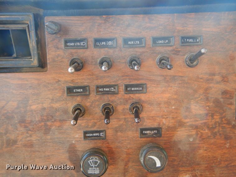 image for item IY9714 1998 Peterbilt 377  flatbed truck