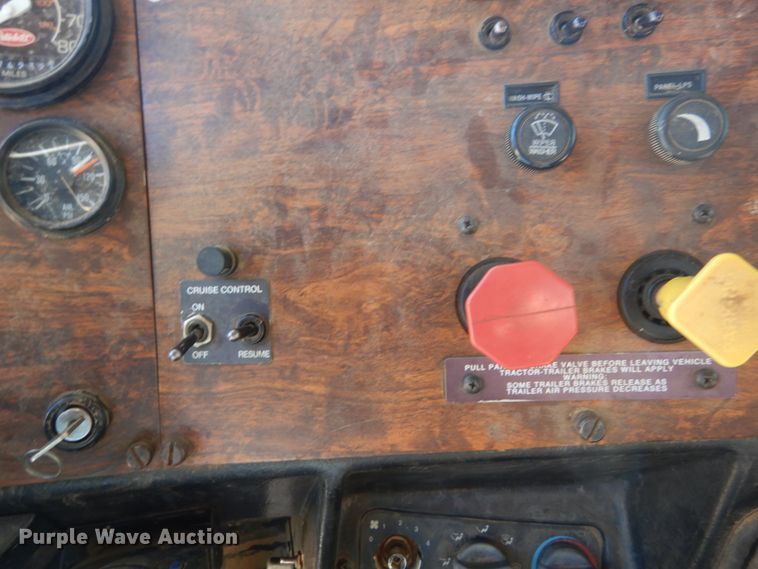 image for item IY9714 1998 Peterbilt 377  flatbed truck