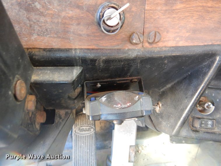 image for item IY9714 1998 Peterbilt 377  flatbed truck