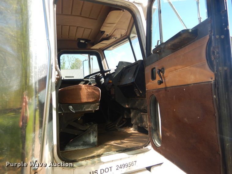 image for item IY9714 1998 Peterbilt 377  flatbed truck