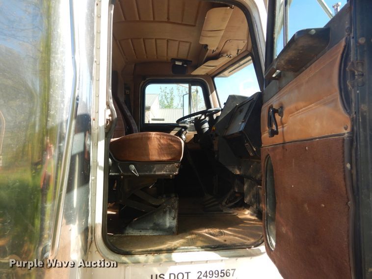 image for item IY9714 1998 Peterbilt 377  flatbed truck