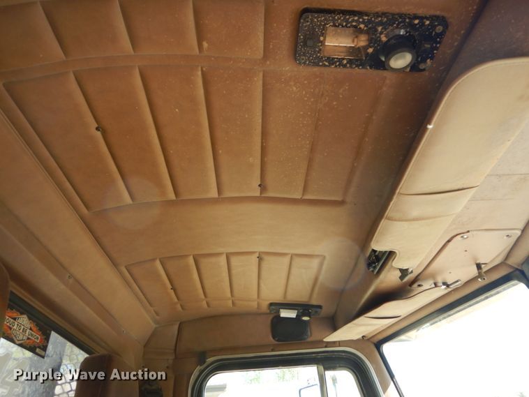 image for item IY9714 1998 Peterbilt 377  flatbed truck