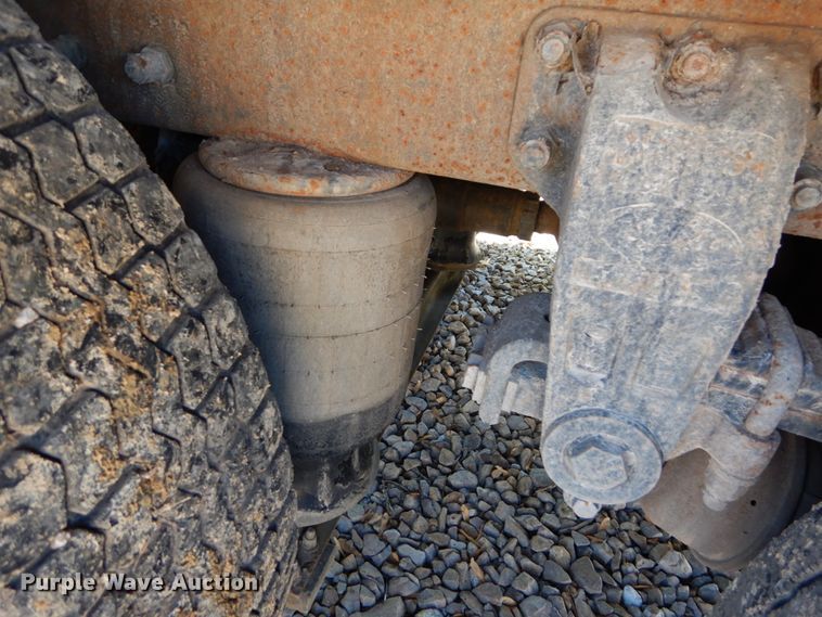 image for item IY9714 1998 Peterbilt 377  flatbed truck