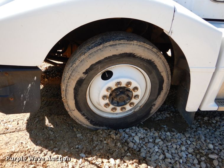 image for item IY9714 1998 Peterbilt 377  flatbed truck