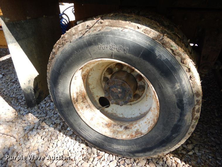 image for item IY9714 1998 Peterbilt 377  flatbed truck