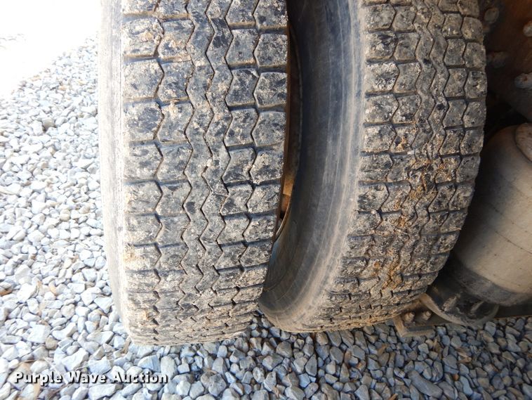 image for item IY9714 1998 Peterbilt 377  flatbed truck