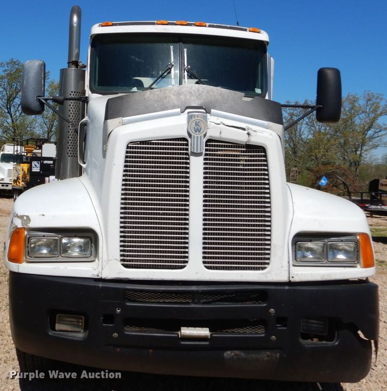 image for item IY9718 1997 Kenworth T600  flatbed truck