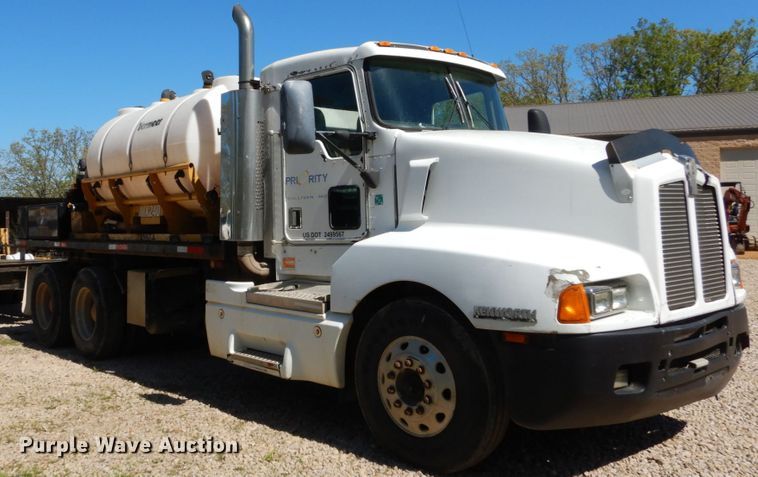 image for item IY9718 1997 Kenworth T600  flatbed truck