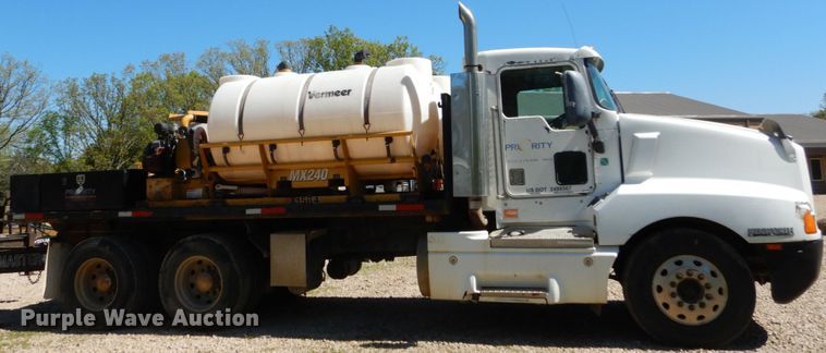 image for item IY9718 1997 Kenworth T600  flatbed truck