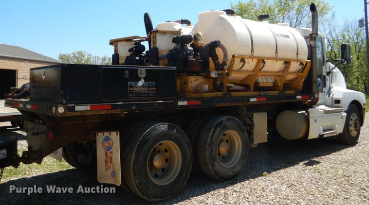 image for item IY9718 1997 Kenworth T600  flatbed truck