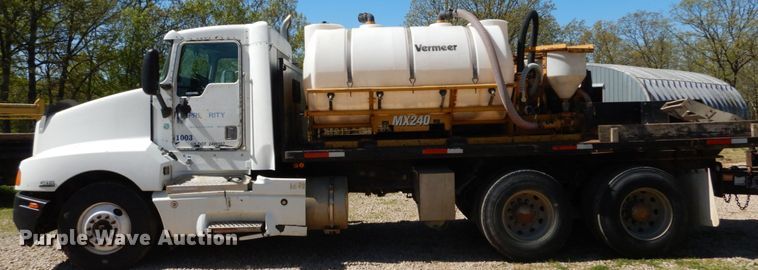 image for item IY9718 1997 Kenworth T600  flatbed truck