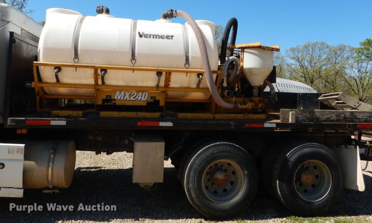 image for item IY9718 1997 Kenworth T600  flatbed truck