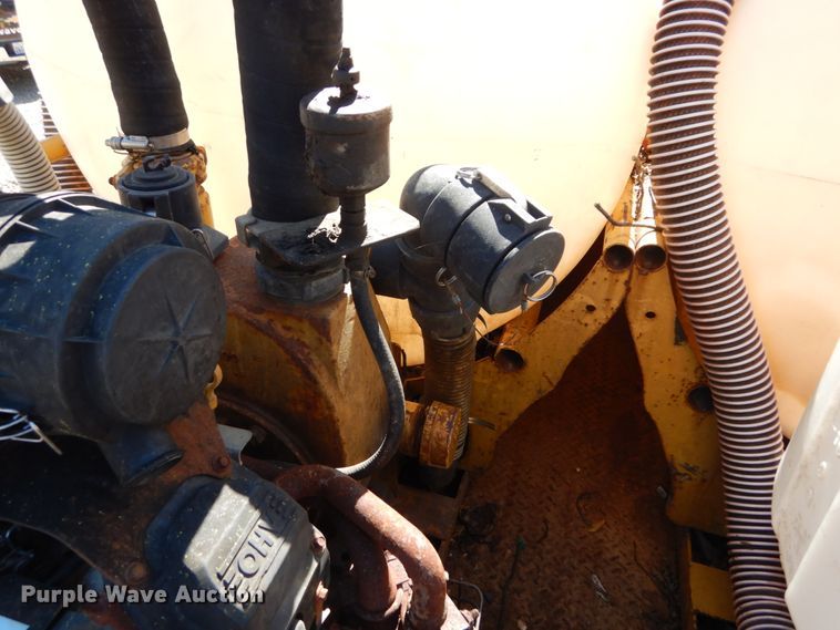 image for item IY9718 1997 Kenworth T600  flatbed truck