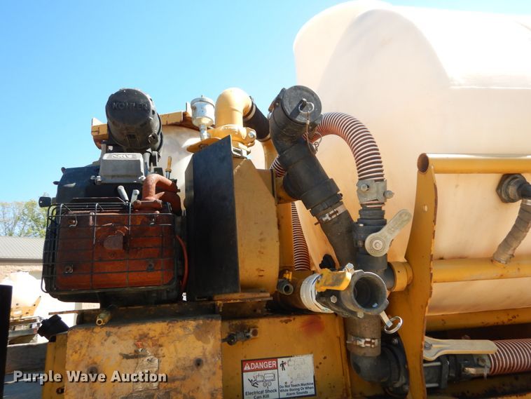 image for item IY9718 1997 Kenworth T600  flatbed truck