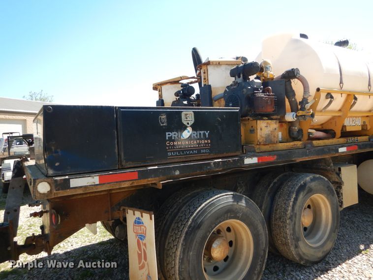 image for item IY9718 1997 Kenworth T600  flatbed truck