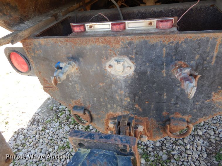 image for item IY9718 1997 Kenworth T600  flatbed truck