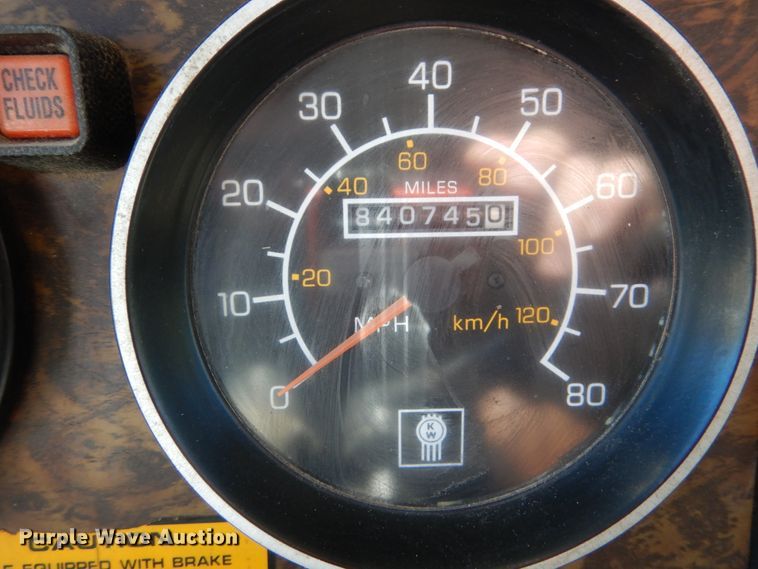 image for item IY9718 1997 Kenworth T600  flatbed truck