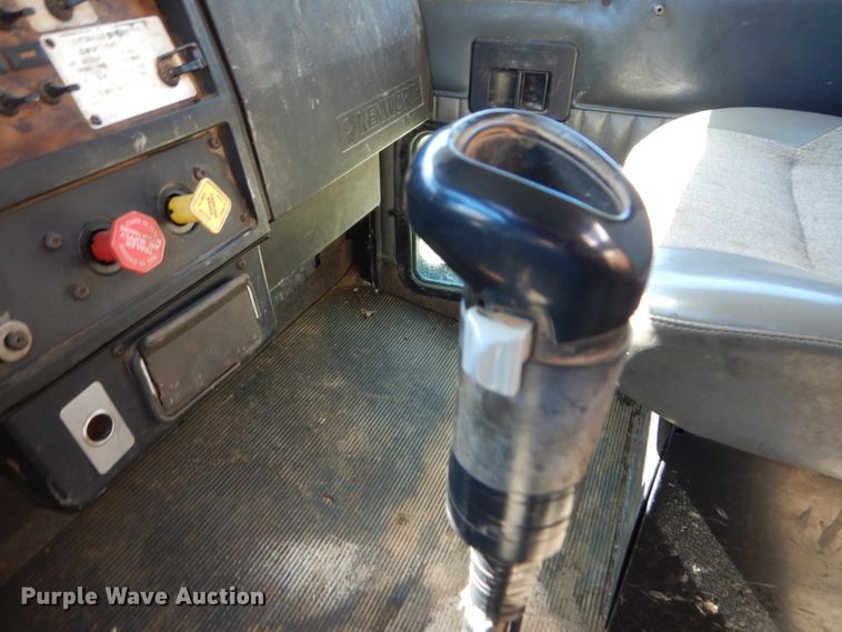 image for item IY9718 1997 Kenworth T600  flatbed truck