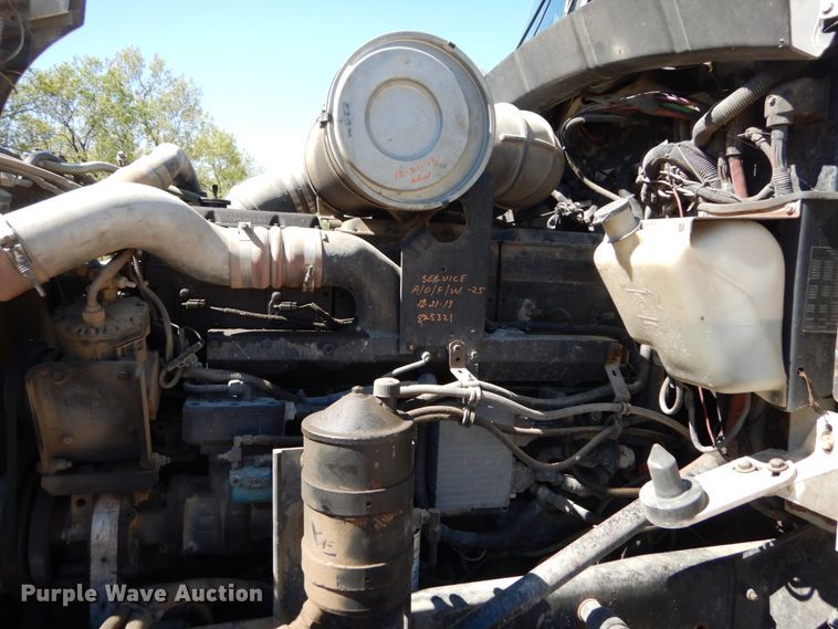 image for item IY9718 1997 Kenworth T600  flatbed truck