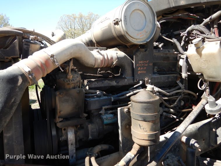 image for item IY9718 1997 Kenworth T600  flatbed truck