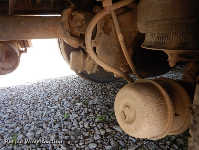 image for item IY9718 1997 Kenworth T600  flatbed truck