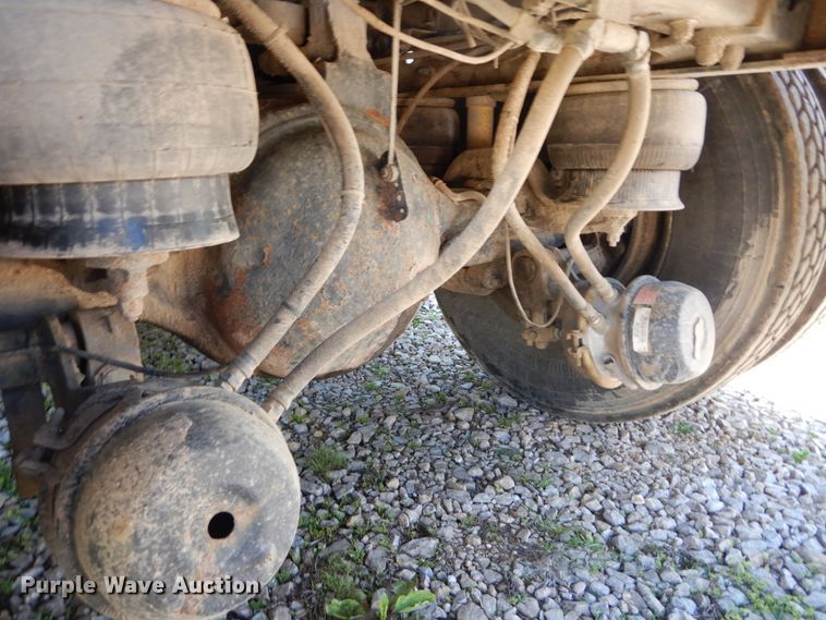 image for item IY9718 1997 Kenworth T600  flatbed truck