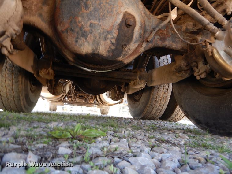 image for item IY9718 1997 Kenworth T600  flatbed truck