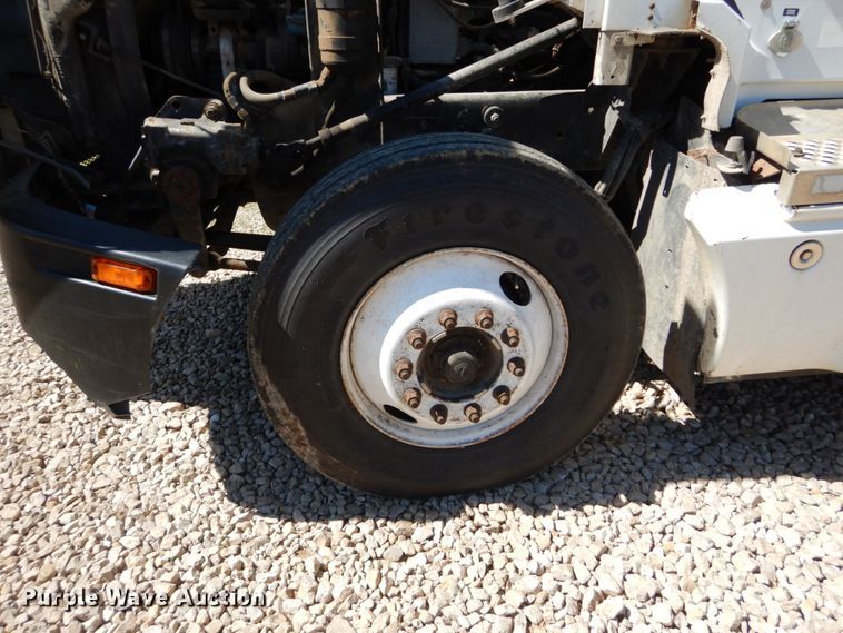 image for item IY9718 1997 Kenworth T600  flatbed truck