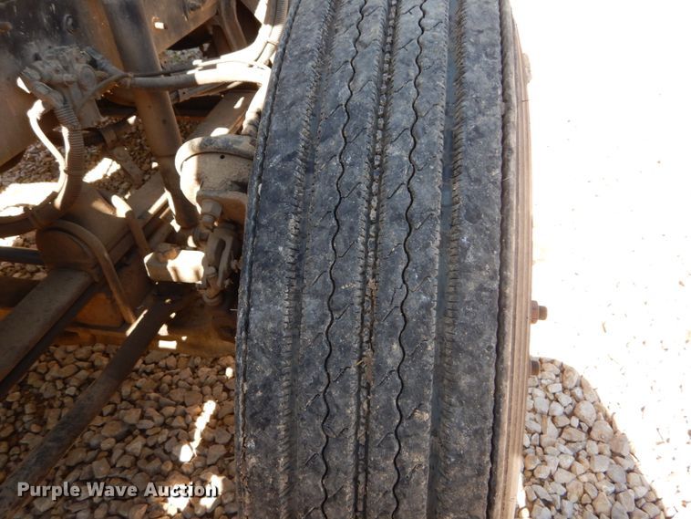 image for item IY9718 1997 Kenworth T600  flatbed truck