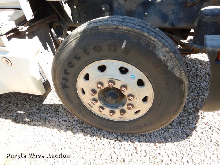 image for item IY9718 1997 Kenworth T600  flatbed truck