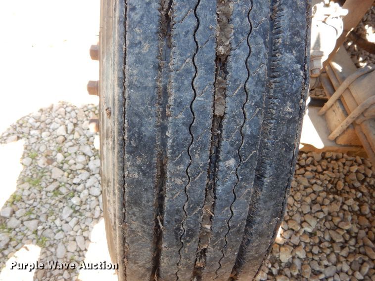 image for item IY9718 1997 Kenworth T600  flatbed truck