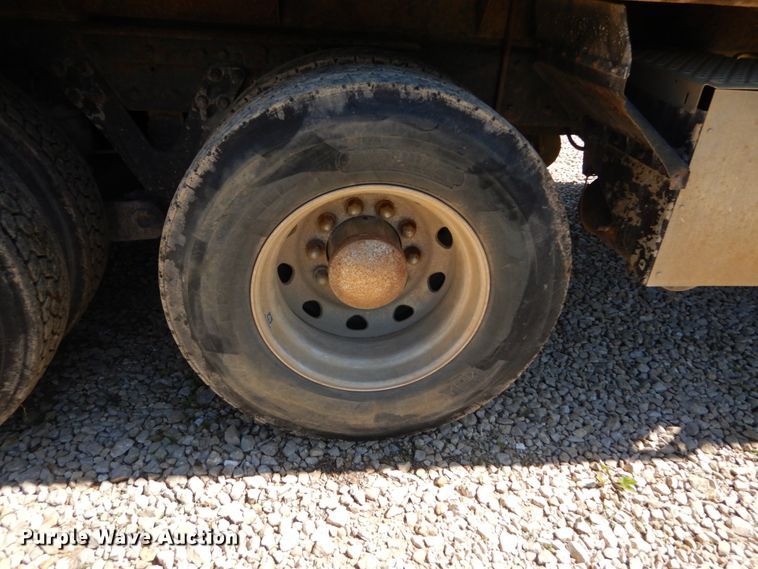 image for item IY9718 1997 Kenworth T600  flatbed truck