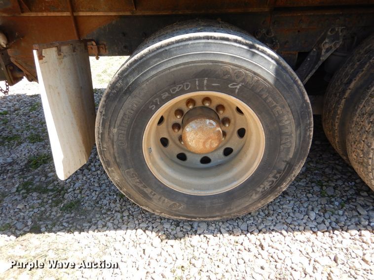 image for item IY9718 1997 Kenworth T600  flatbed truck