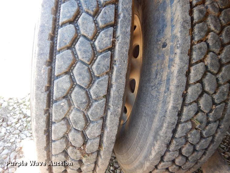 image for item IY9718 1997 Kenworth T600  flatbed truck