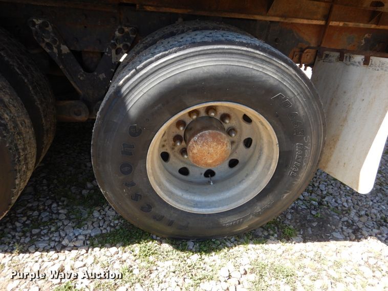 image for item IY9718 1997 Kenworth T600  flatbed truck