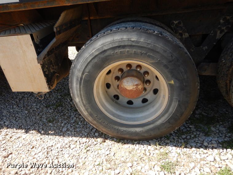 image for item IY9718 1997 Kenworth T600  flatbed truck