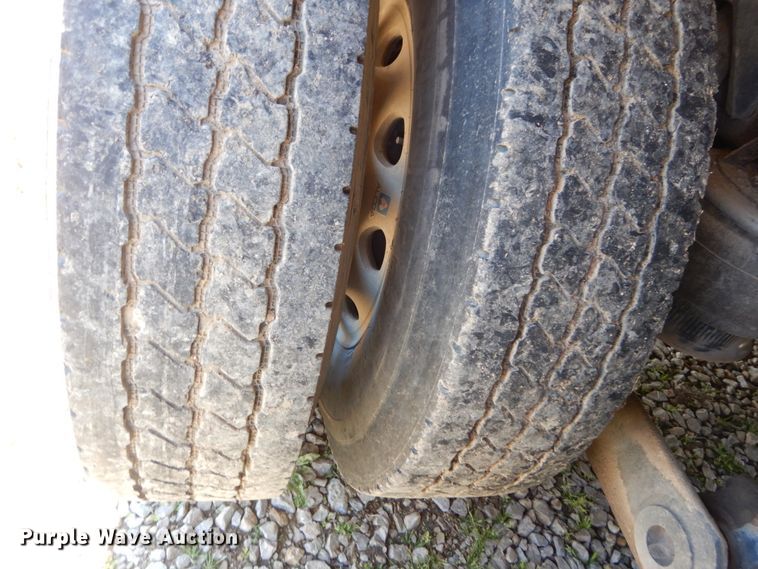 image for item IY9718 1997 Kenworth T600  flatbed truck