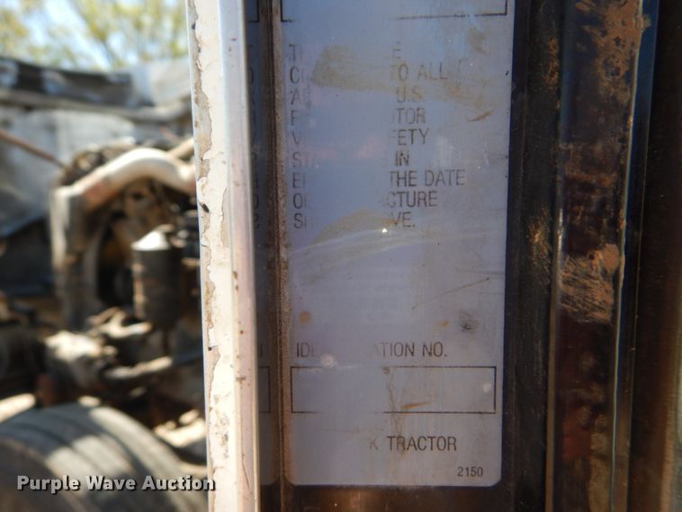 image for item IY9718 1997 Kenworth T600  flatbed truck