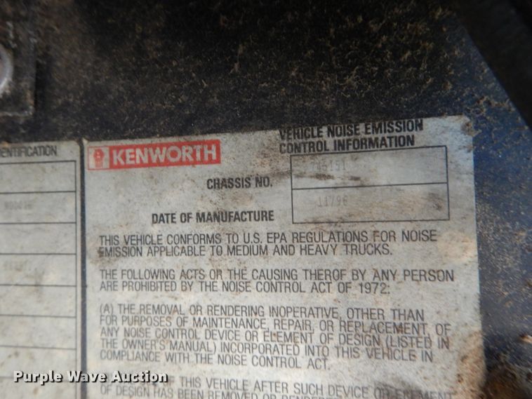 image for item IY9718 1997 Kenworth T600  flatbed truck