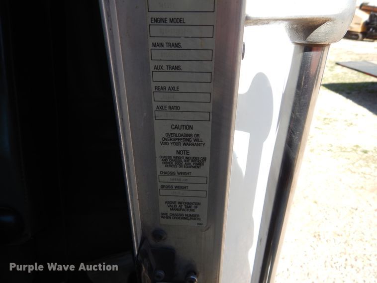 image for item IY9718 1997 Kenworth T600  flatbed truck