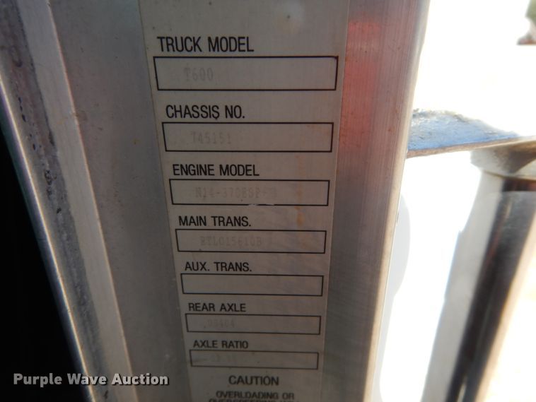 image for item IY9718 1997 Kenworth T600  flatbed truck