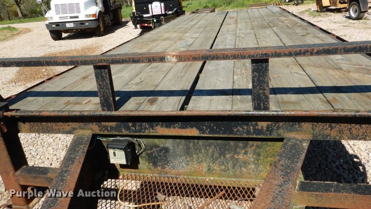 image for item IY9719 2003 Loadmaster  equipment trailer