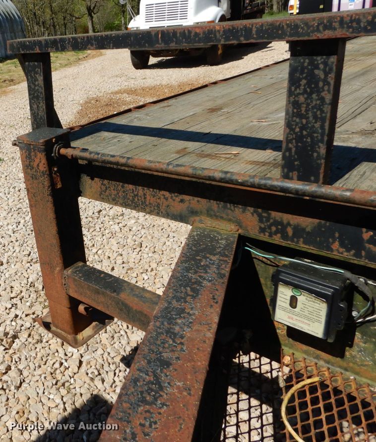 image for item IY9719 2003 Loadmaster  equipment trailer