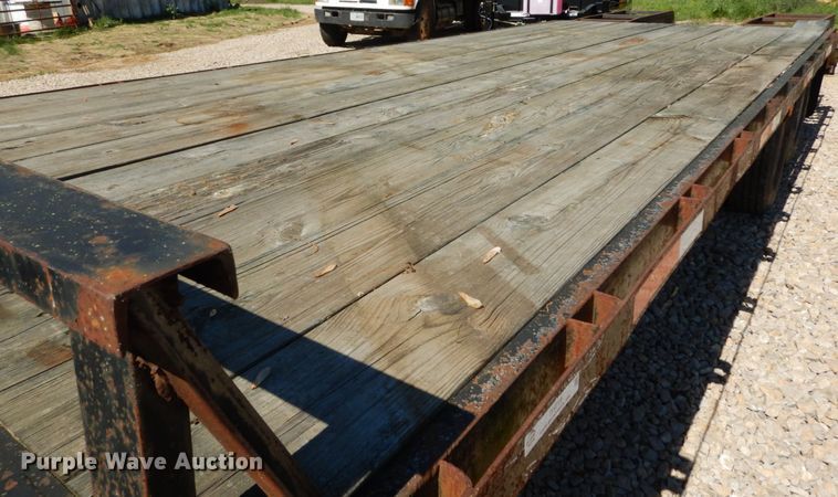 image for item IY9719 2003 Loadmaster  equipment trailer