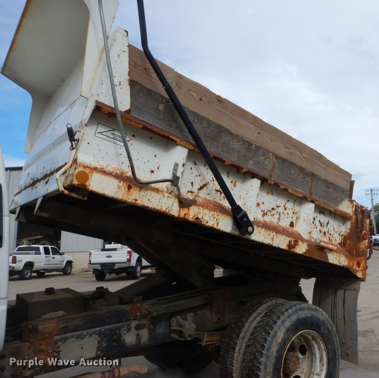 image for item IY9721 1998 GMC C6500  dump truck