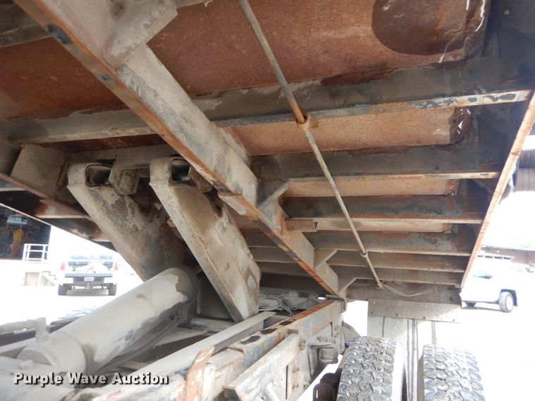 image for item IY9721 1998 GMC C6500  dump truck