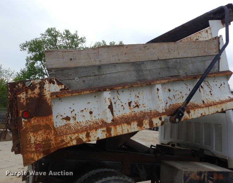 image for item IY9721 1998 GMC C6500  dump truck
